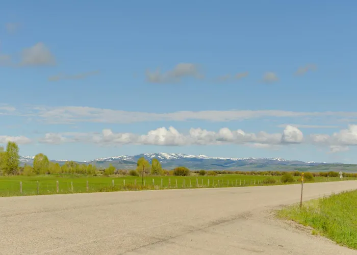 Wyoming Horse Near Outdoor Recreation! *
